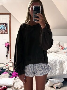 eesome Black Oversized Pullover Sweatshirt